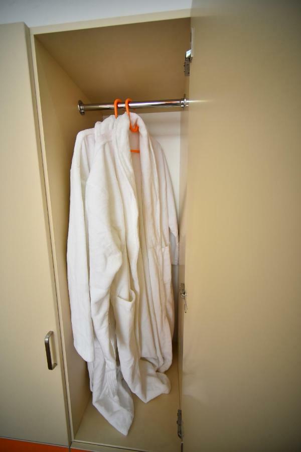 Orange Home Hotel Батумі Екстер'єр фото