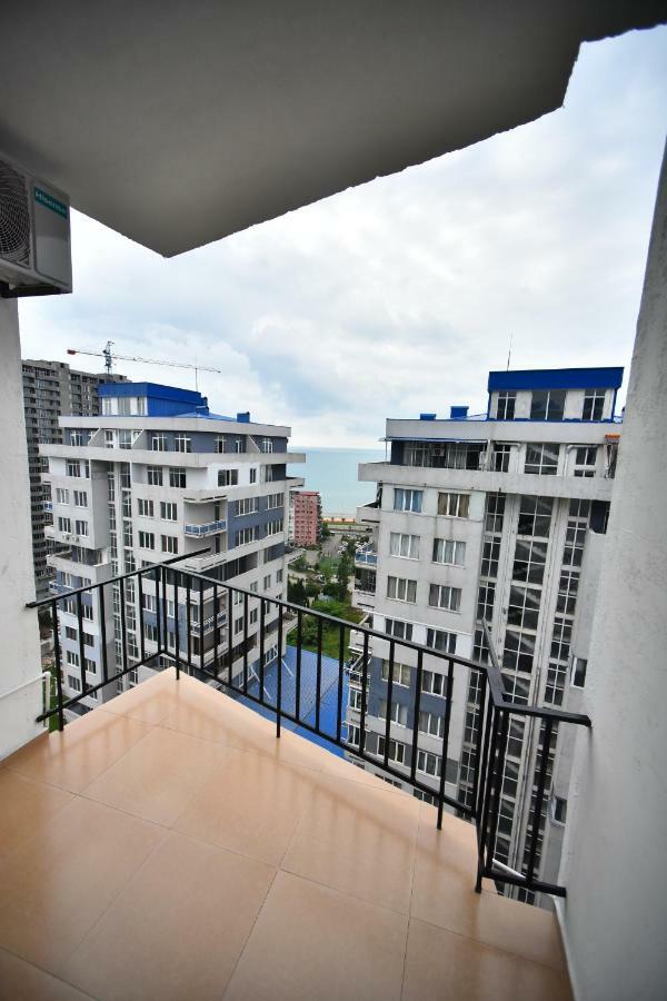 Orange Home Hotel Батумі Екстер'єр фото