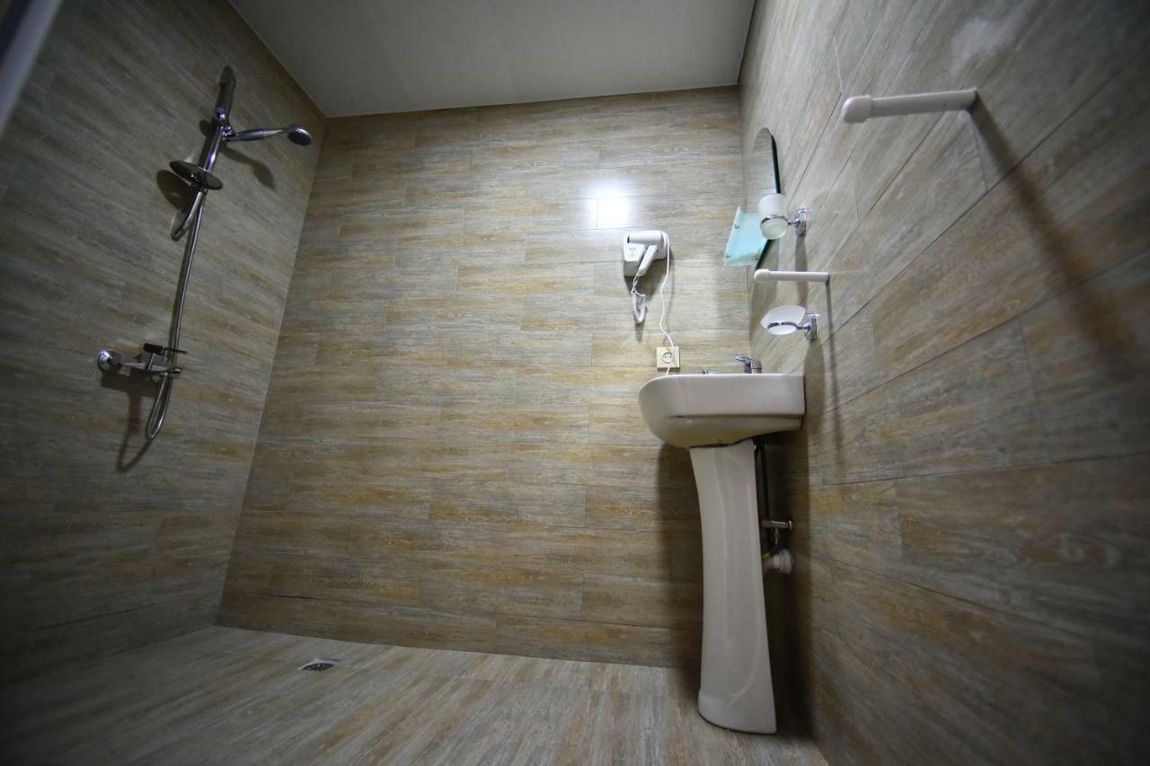 Orange Home Hotel Батумі Екстер'єр фото