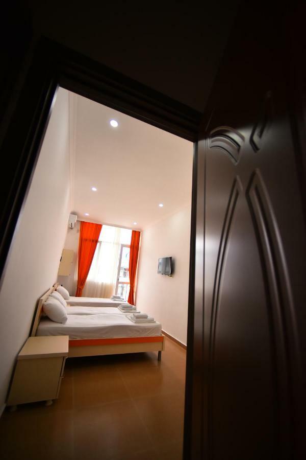 Orange Home Hotel Батумі Екстер'єр фото