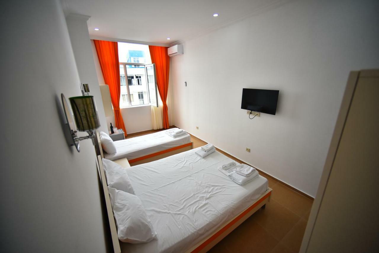 Orange Home Hotel Батумі Екстер'єр фото