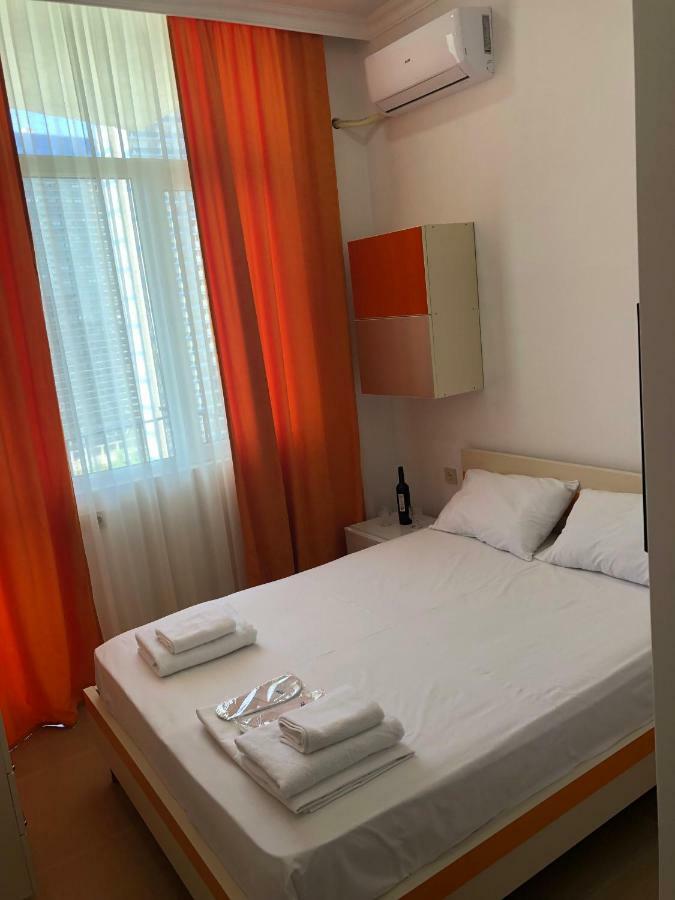 Orange Home Hotel Батумі Екстер'єр фото